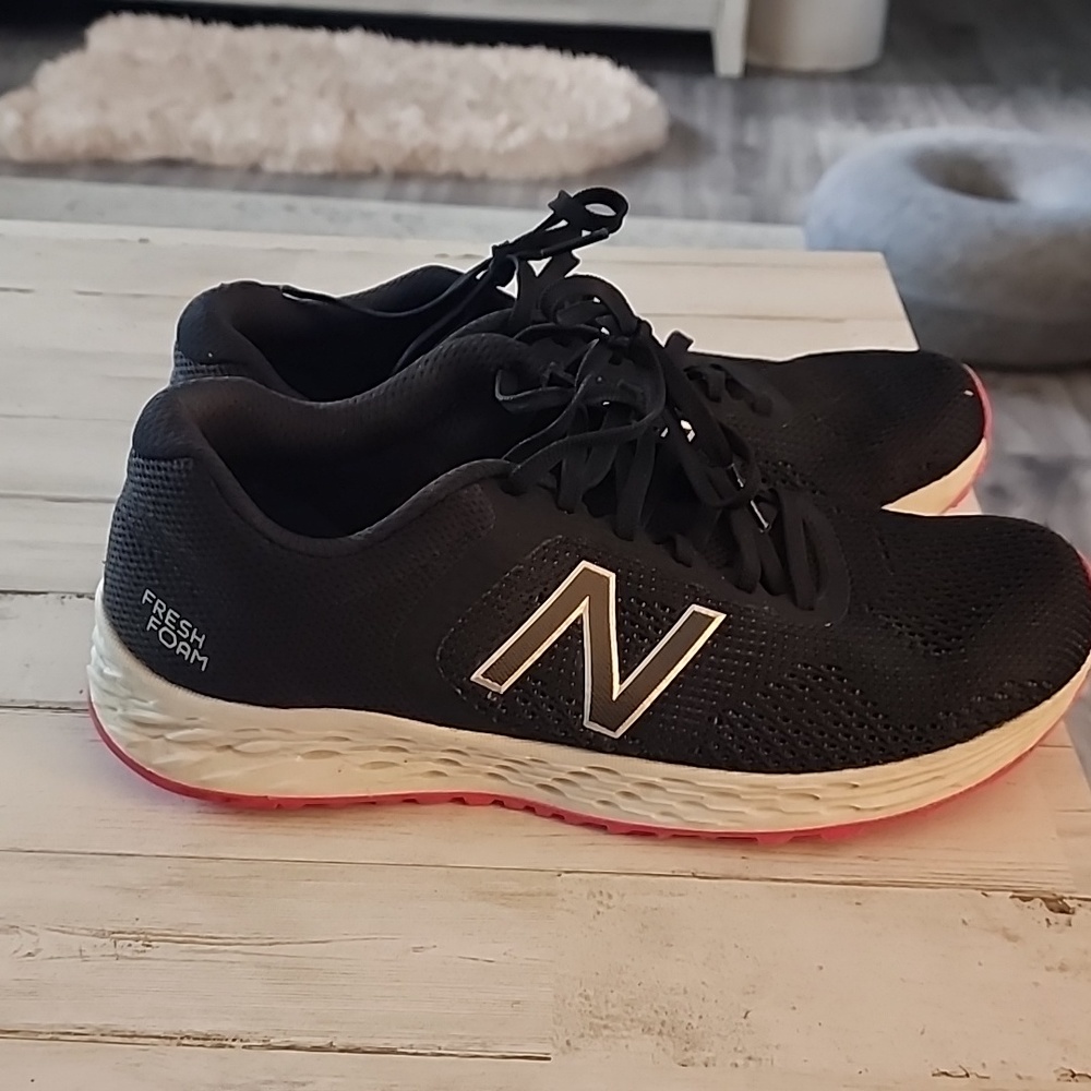 New balance sneakers with fresh foam - Picture 2 of 7